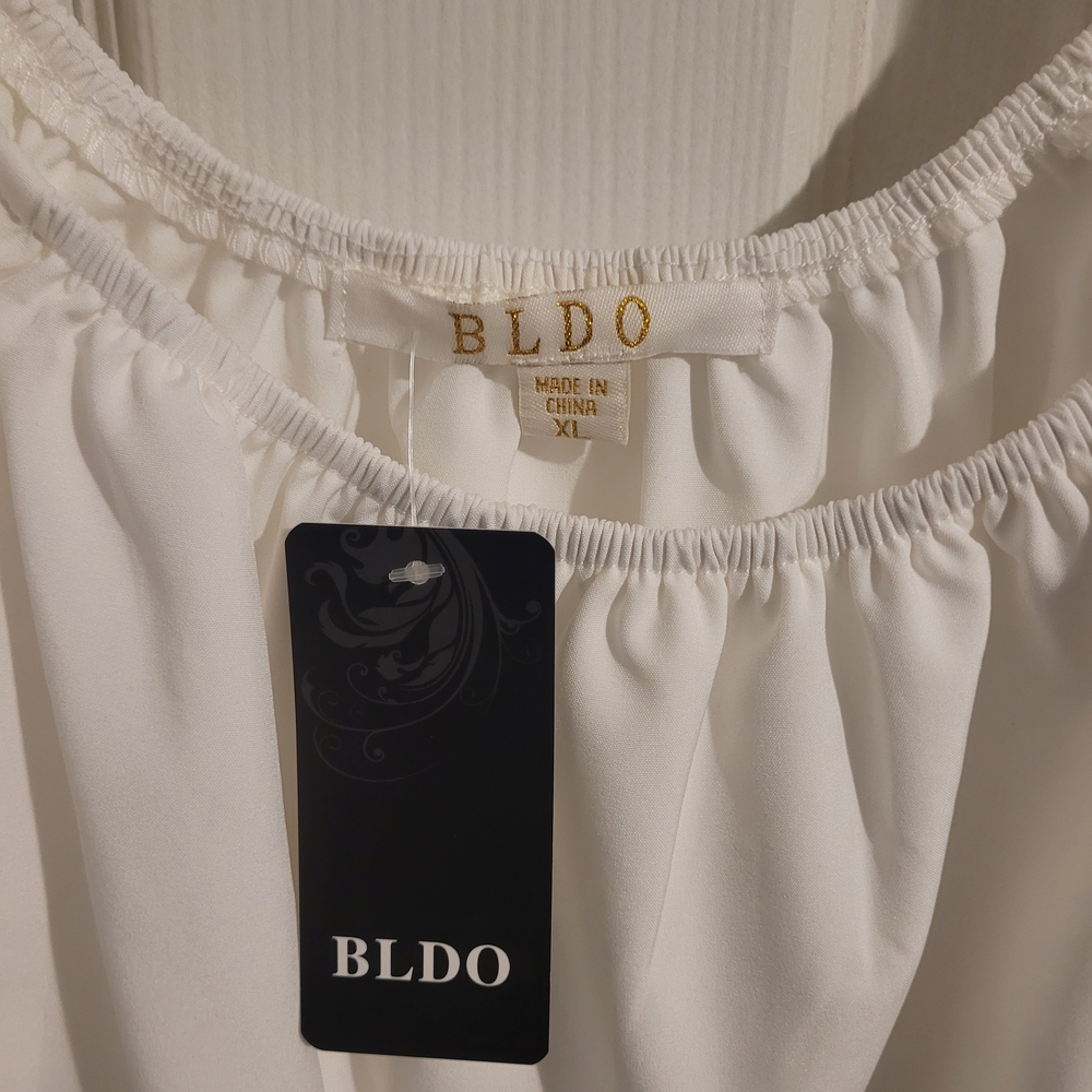 Elegant White Ruffle Blouse - Picture 2 of 6